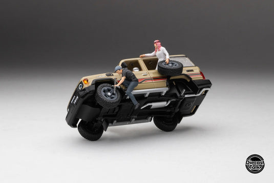 DiecastTalk Arab Exclusive GCD 1/64 Toyota Land Cruiser w/ Figures - American Stanced