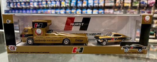 M2 Machines Auto Haulers Hurst 1966 Dodge L600 Ramp & 66 Charger gold/black - American Stanced